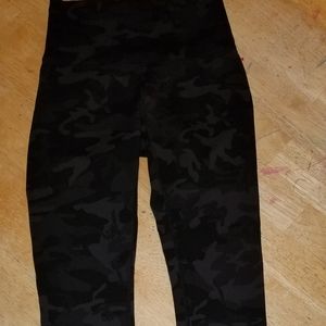 TRADE ONLY Lululemon camo size 4, 25 inch
